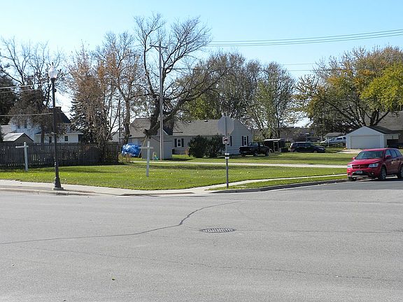 3rd image of 301 Main St S