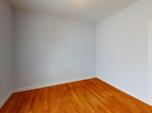 255 Griffith Street image 18 of 21