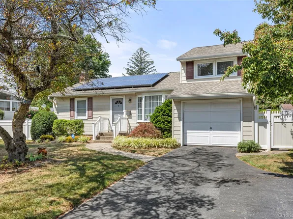 3 Peartree Lane, Huntington Station, NY 11746