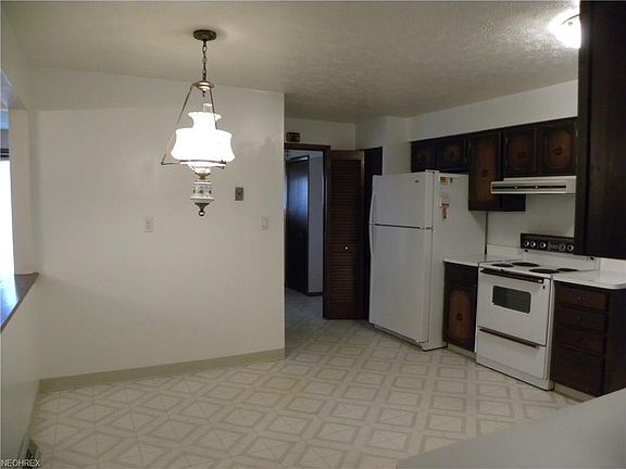 5th image of 2141 Green Acres Dr