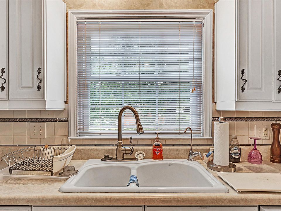 22nd image of 1120 Chestnut Mountain Dr
