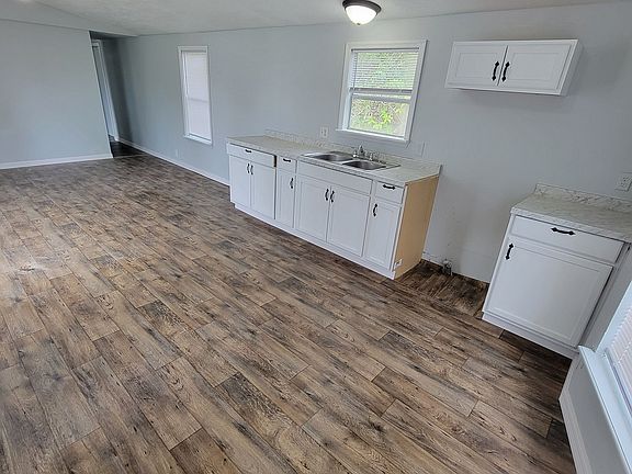 3rd image of 340 Recker Hwy #14