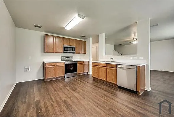 1109 Boxwood Dr — Photo 3