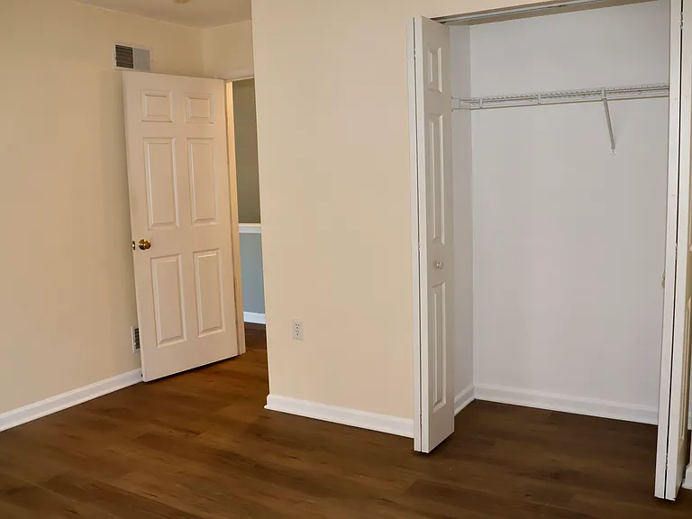 44 Courtyard Dr — Photo 45