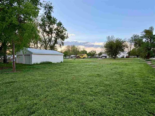 1202 Grove St, Perry, OK 73077