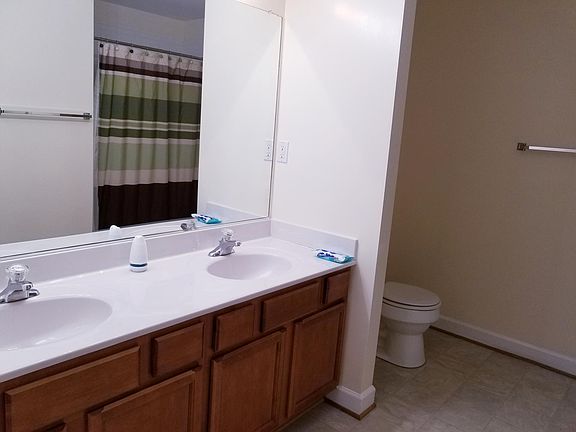 Master bedroom his & her bathroom sink