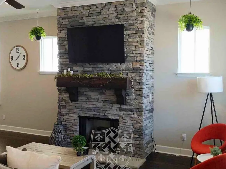 708 Goswell Dr — Photo 6