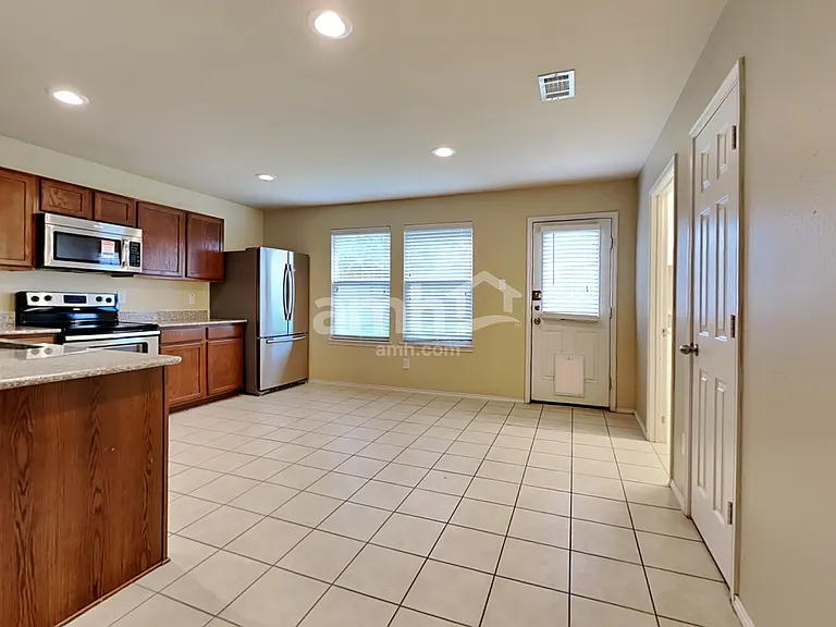 10305 Fossil Valley Dr — Photo 4