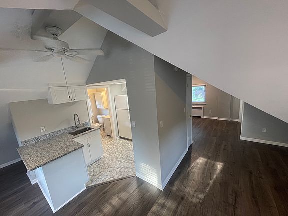 2nd image of 2984 Linwood Ave #3