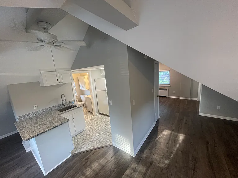2984 Linwood Ave #3 — Photo 2