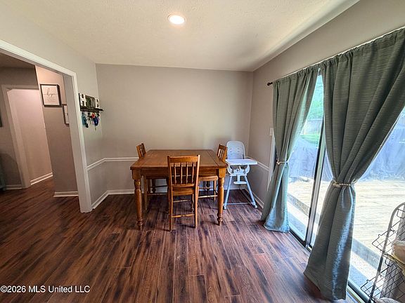 5th image of 718 Clearmont Dr