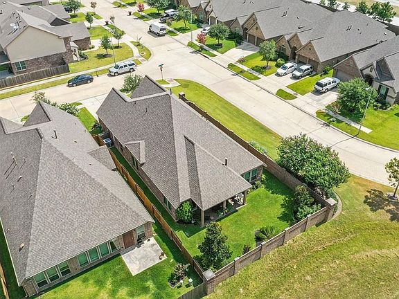 3rd image of 4103 Fenetre Forest Dr
