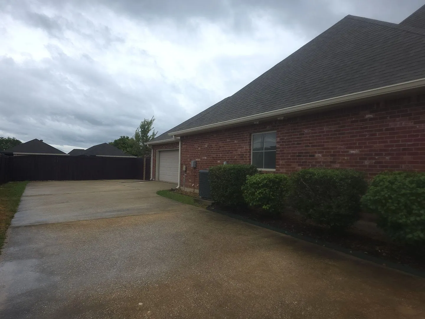 4 Bedroom, 2 1/2 bath with Outdoor Kitchen — Photo 3
