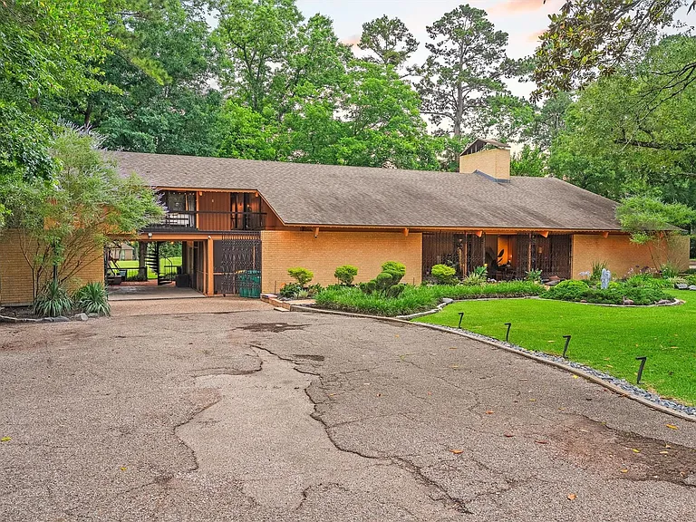 29 Winged Foot Dr — Photo 3