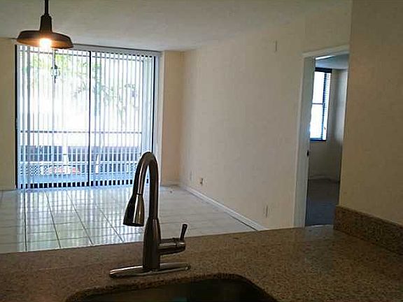 4th image of 2935 Ne 163 St #2P