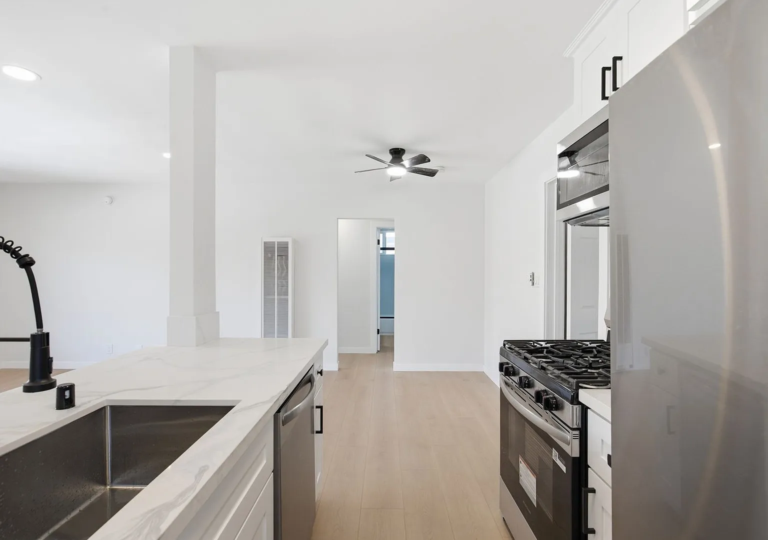 14620-14626 Magnolia Blvd — Photo 3