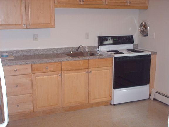 3rd image of 56 Curtis St APT 2