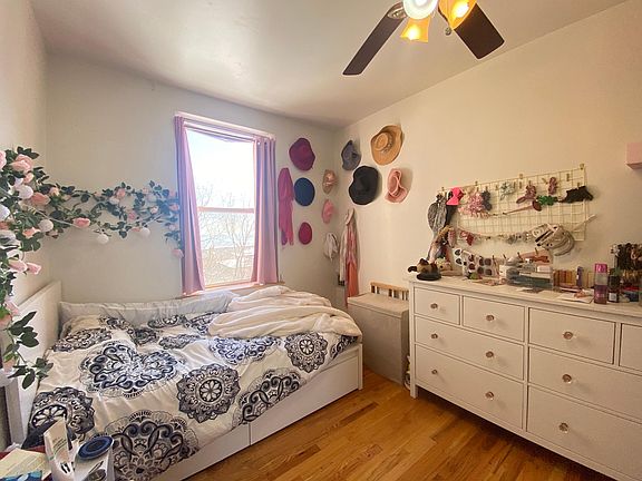 5th image of 5957-61 N Kenmore Ave #211