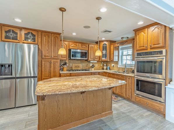 58 Dogwood Rd, Moodus, CT 06469