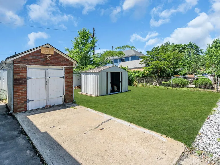 287 E Smith St — Photo 38