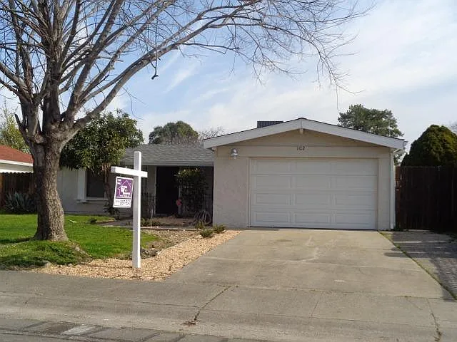 102 Thatcher Cir photo 1