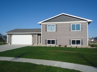1411 Willow Springs Cir, Brookings, SD 57006