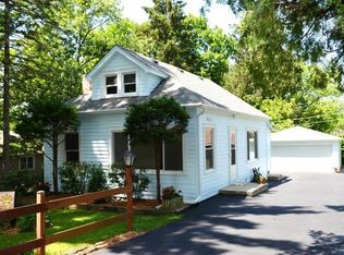 35W342 Oak Ln, Saint Charles, IL 60174