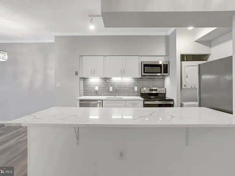 1211 S Eads St #1203 — Photo 10