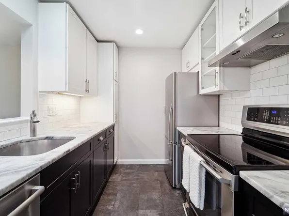 100 Crown Ct APT 473, Edgewater, NJ 07020