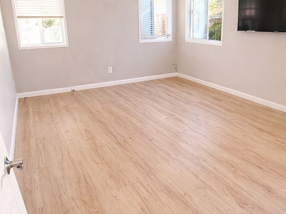 5th image of 737 Emerald Ct