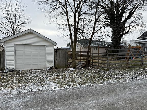 5th image of 1652 Kenton St