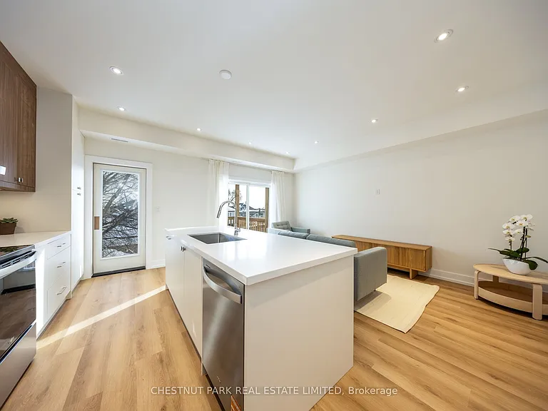 29 Hatherley Rd #D — Photo 12