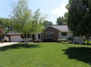 606 1st St SW, Orange City, IA 51041