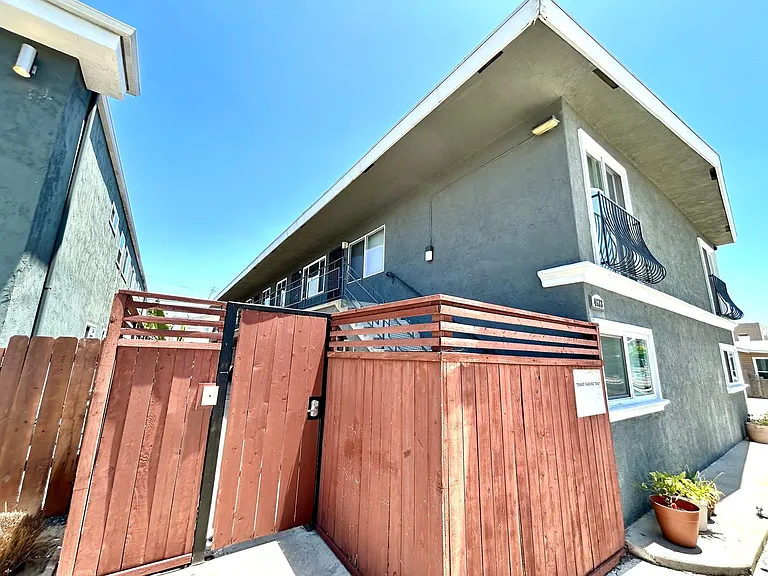 4633 Bancroft St #8 — Photo 12
