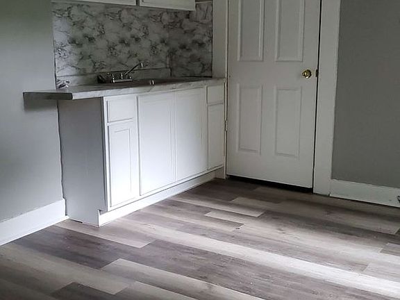 3rd image of 300-302 Nassau St