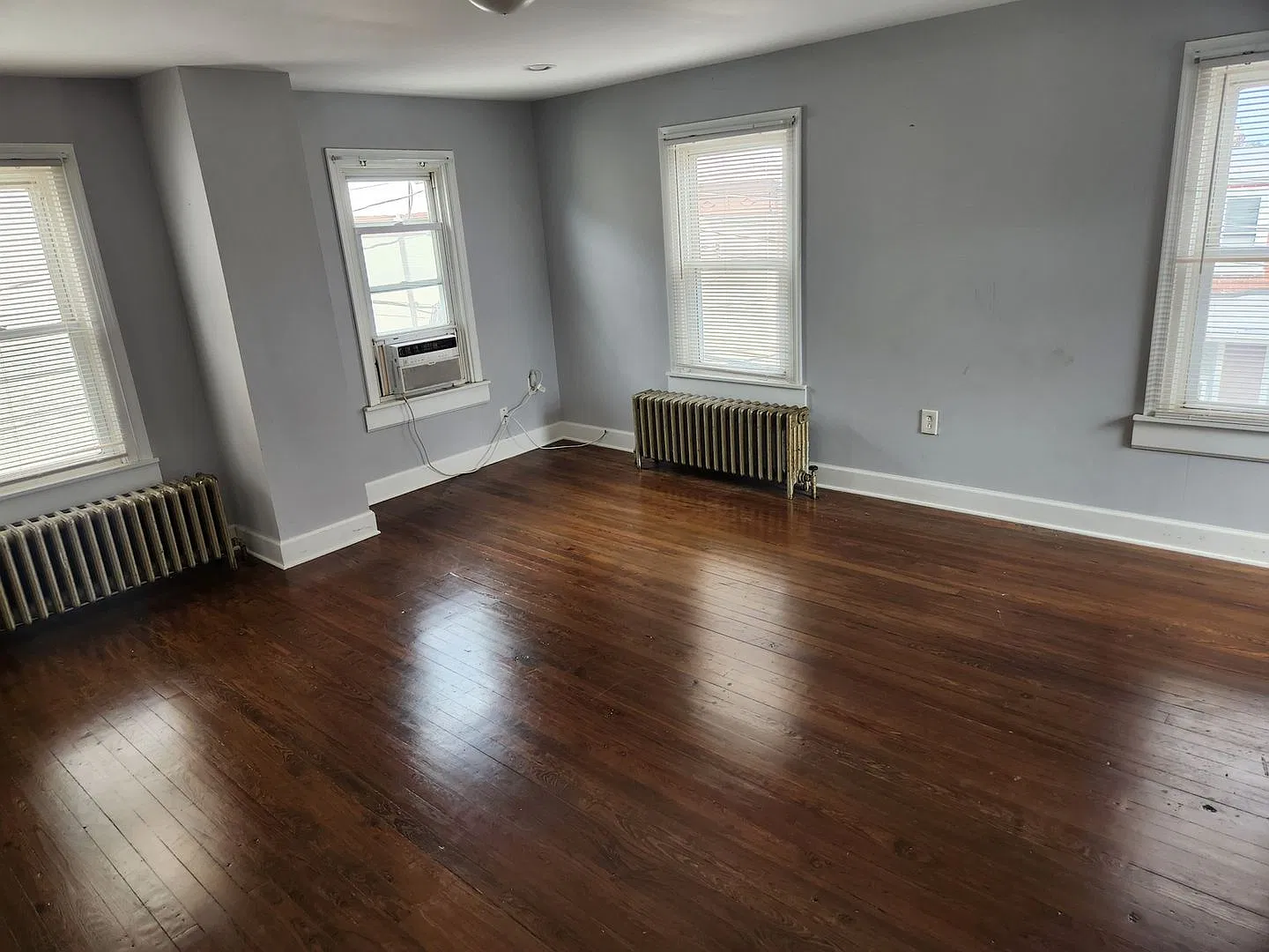 Charming 1BR Duplex in Clifton Heights — Photo 3