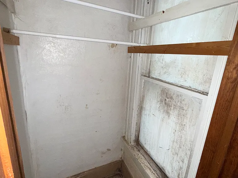 564 S Court St — Photo 3