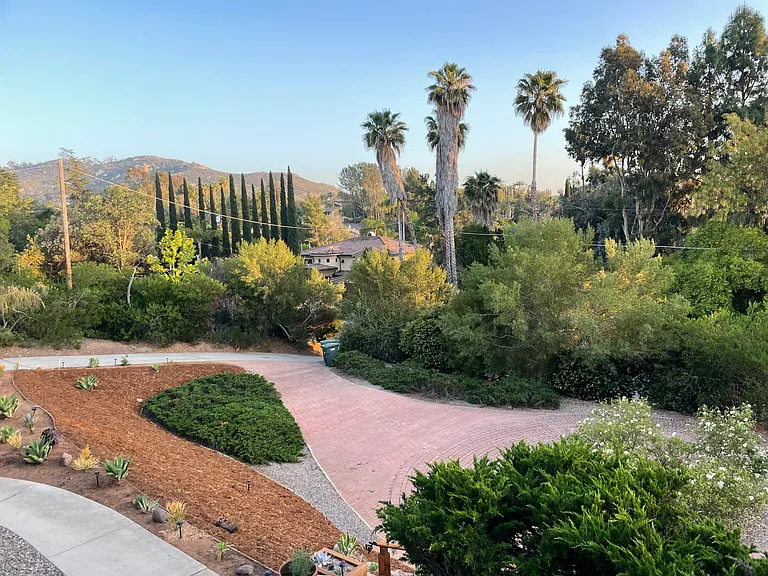 12822 Avenida La Valencia — Photo 5