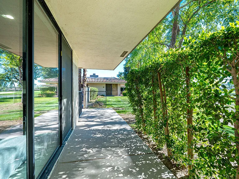 49 Columbia Dr — Photo 26