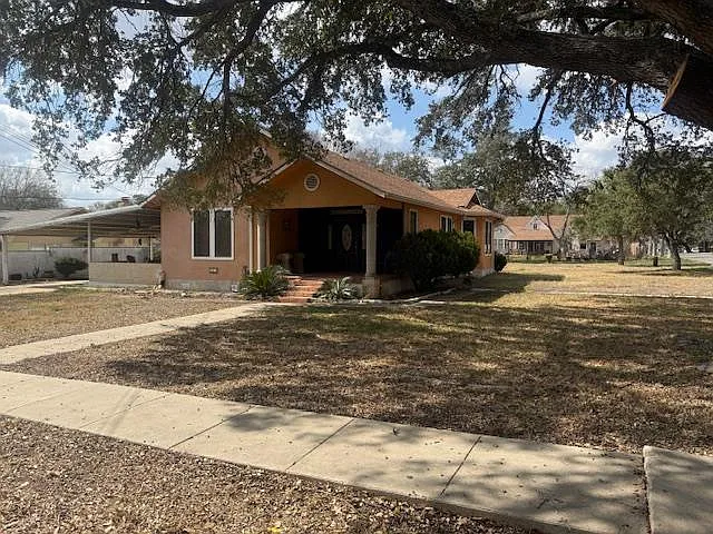 3 bed, 2.0 bath, 1754 sqft, $1,900 — Photo 2