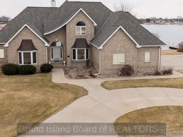 51 Ponderosa Dr, Grand Island, NE 68803