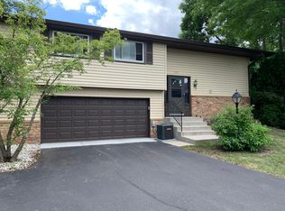 3721 Granada Ct N, Oakdale, MN 55128