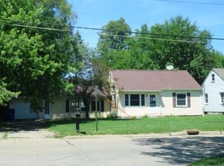 1060 33rd St NE, Cedar Rapids, IA 52402