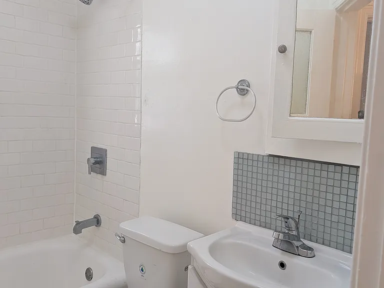 329 S Cloverdale Ave #6 — Photo 5