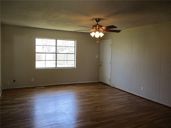 2nd image of 204 S Hillcrest Ave