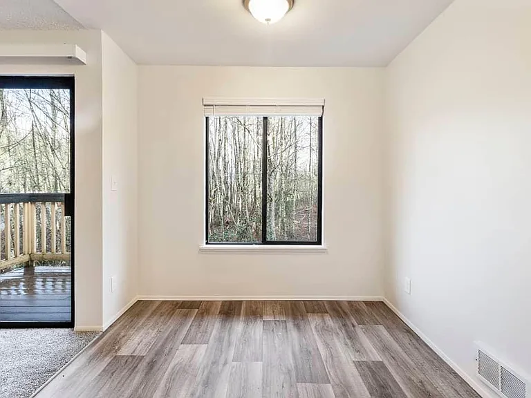 Sherwood Apartments — Photo 13