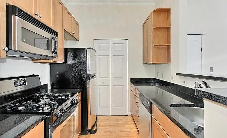 309 Holland Ln — Photo 4