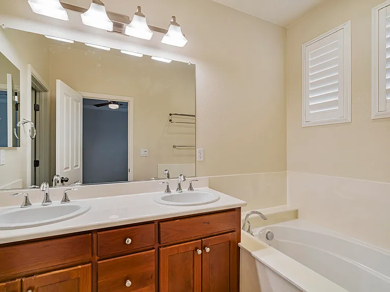5266 Fioli Loop — Photo 10