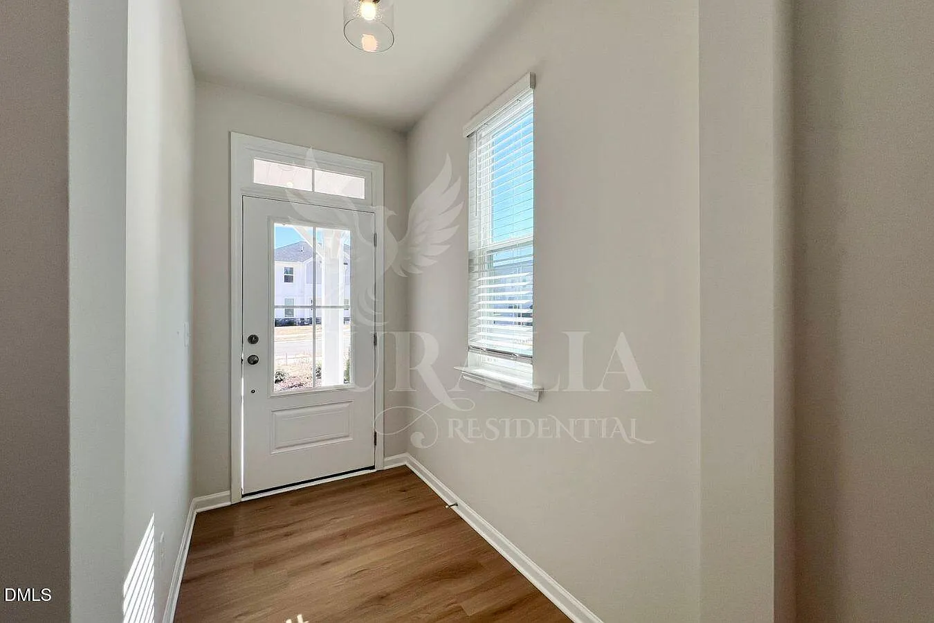 3 bed, 2.5 bath, 1931 sqft, $2,100 — Photo 4