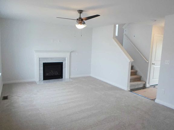 2nd image of 889 King Fisher St